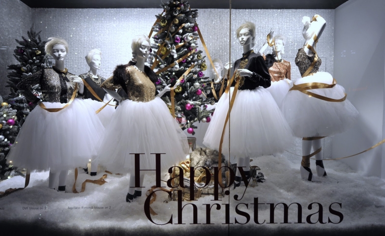 This time, Holt Renfrew has a Christmas window display with women mannequins, dressed with white tulle skirt, staying near adorned firs.